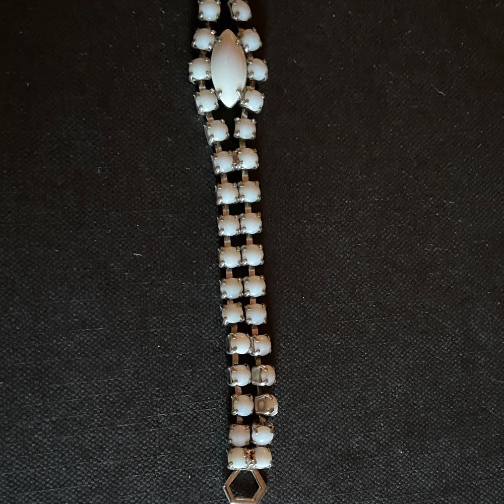 Vintage retro 50s 1950s Elegant White and silver tone Bracelet Mid Century metal - Picture 3 of 3